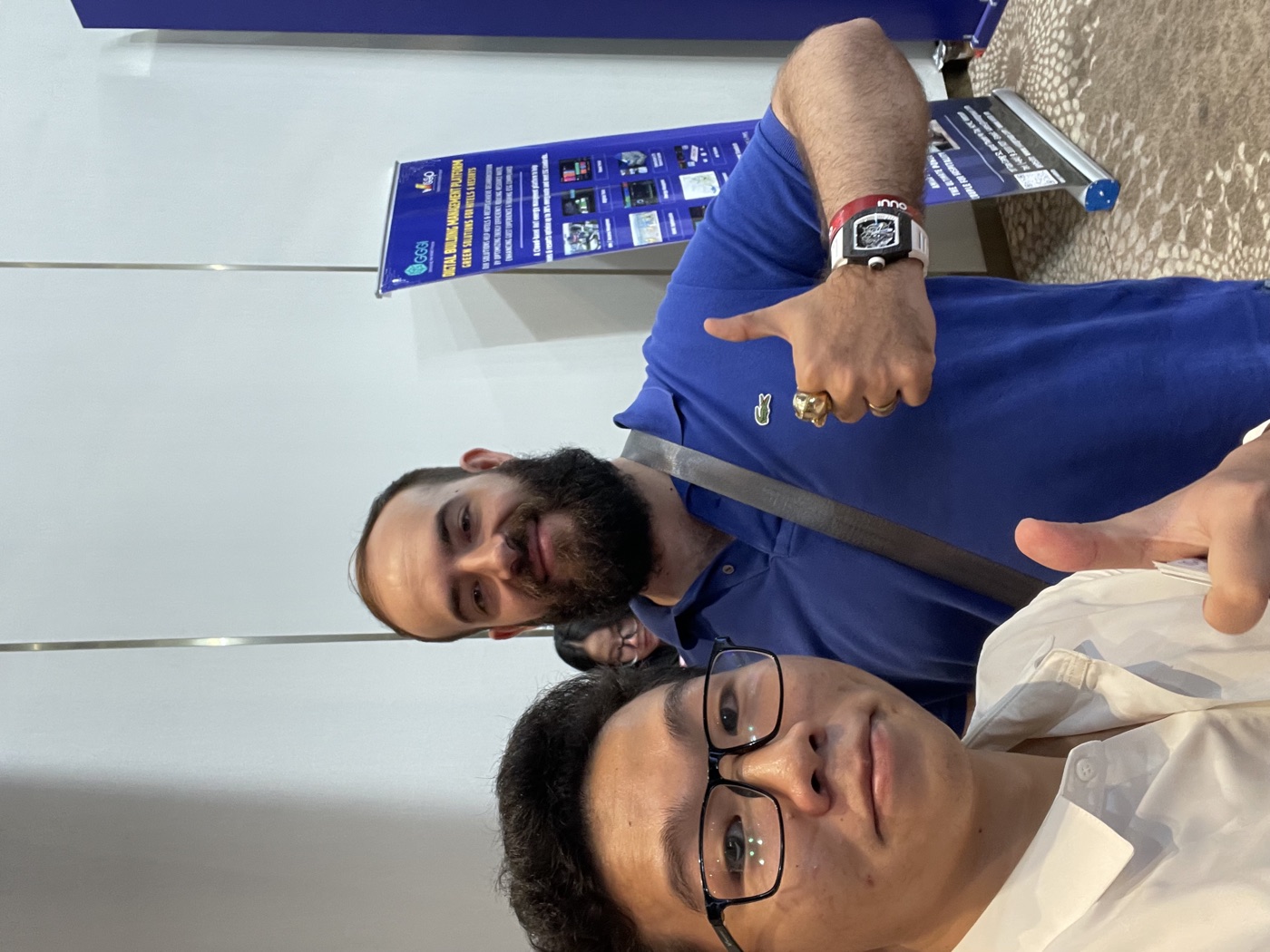 Timothy Ericsson and Đức Nhật taking a selfie together on the InnoEx 2026 exhibition floor
